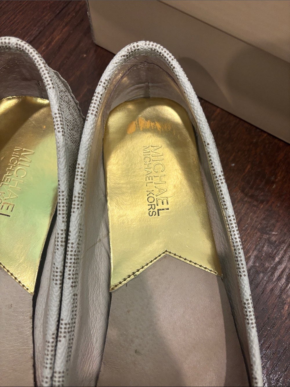 Michael Kors Vanilla MK Logo Fulton Ballet Flats 7 1/2 EUC - Picture 3 of 7